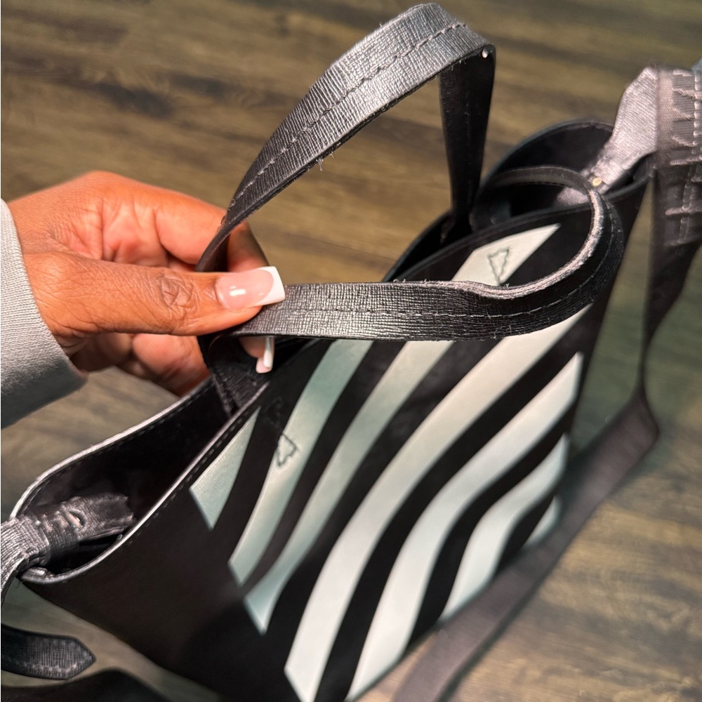 Off-White Diagonal Stripe Tote Bag - Picture 9 of 9